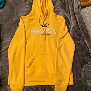 Hollister sweatshirt